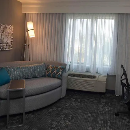 Courtyard Los Angeles Burbank Airport Hotel Exterior photo