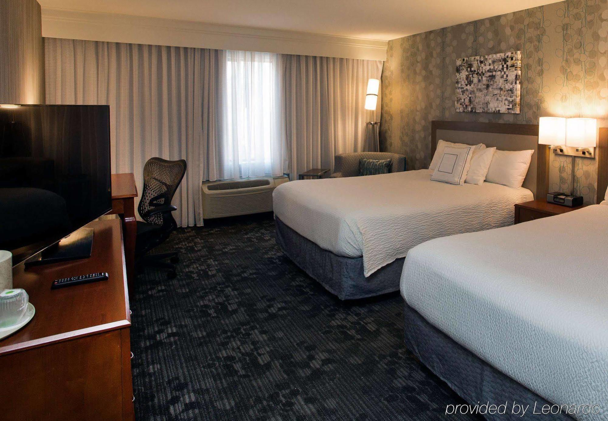 Courtyard Los Angeles Airport 3*