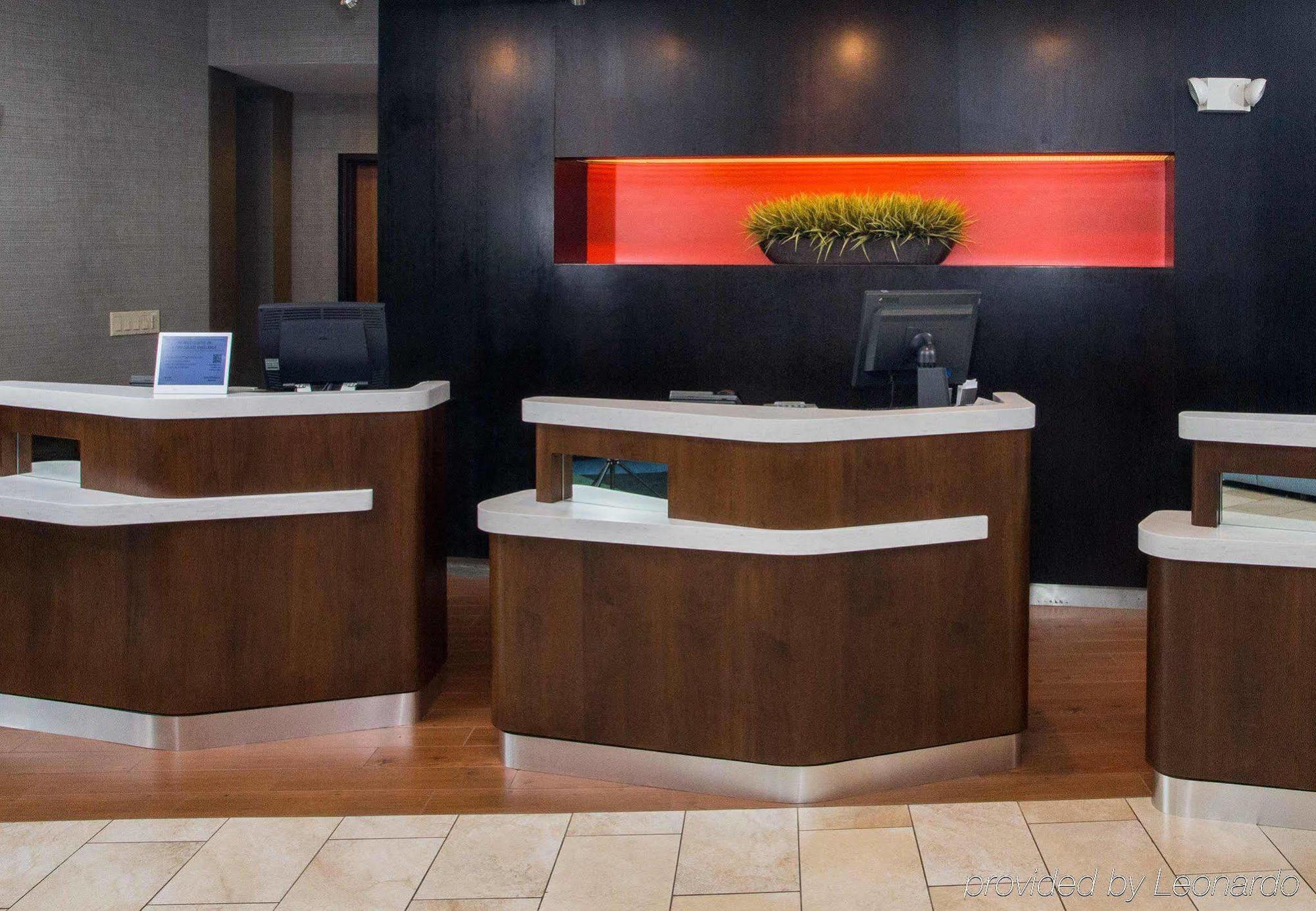 Courtyard Angeles Airport Hotel 3*