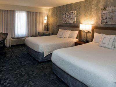 Courtyard Los Angeles Airport 3*